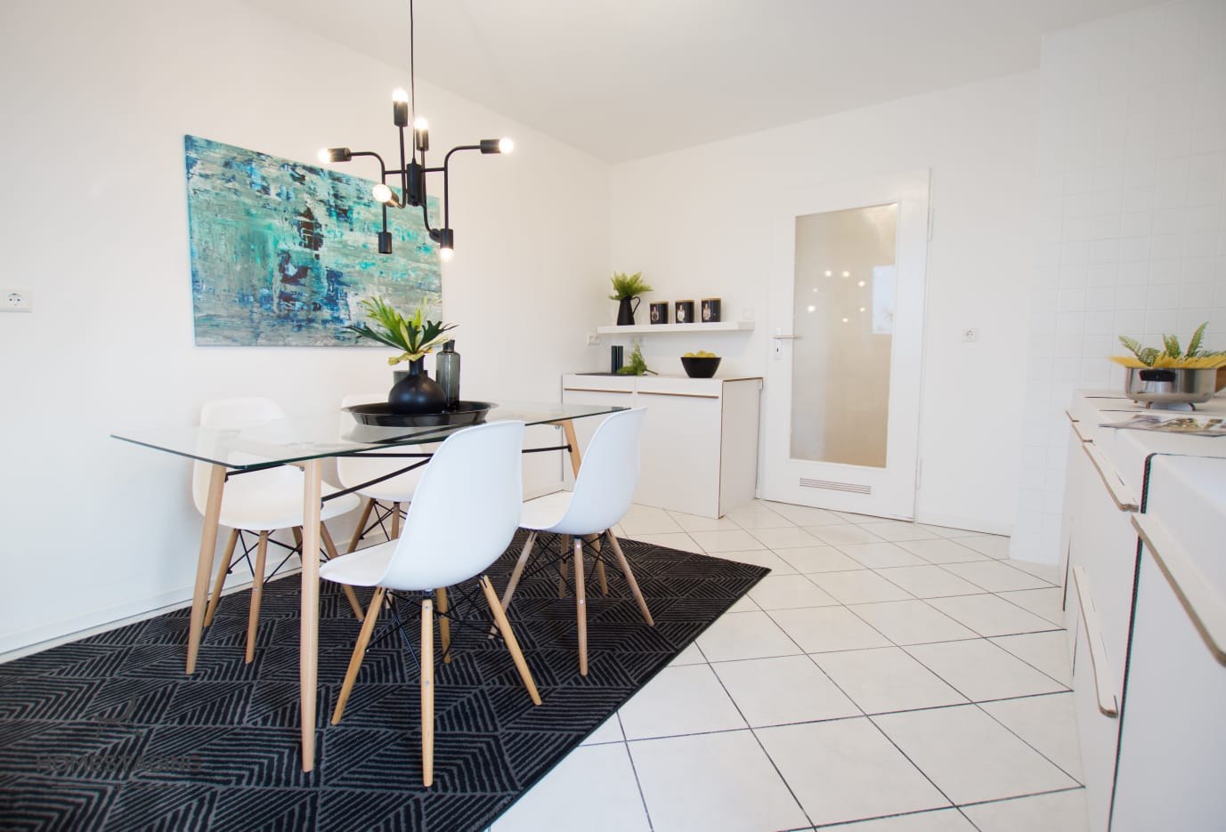 3-Zimmer-Wohnung mit Loggia und Balkon, Ludwigshafen-Gartenstadt — Essbereich nach der Sanierung | Sanierung durch vivunt GmbH