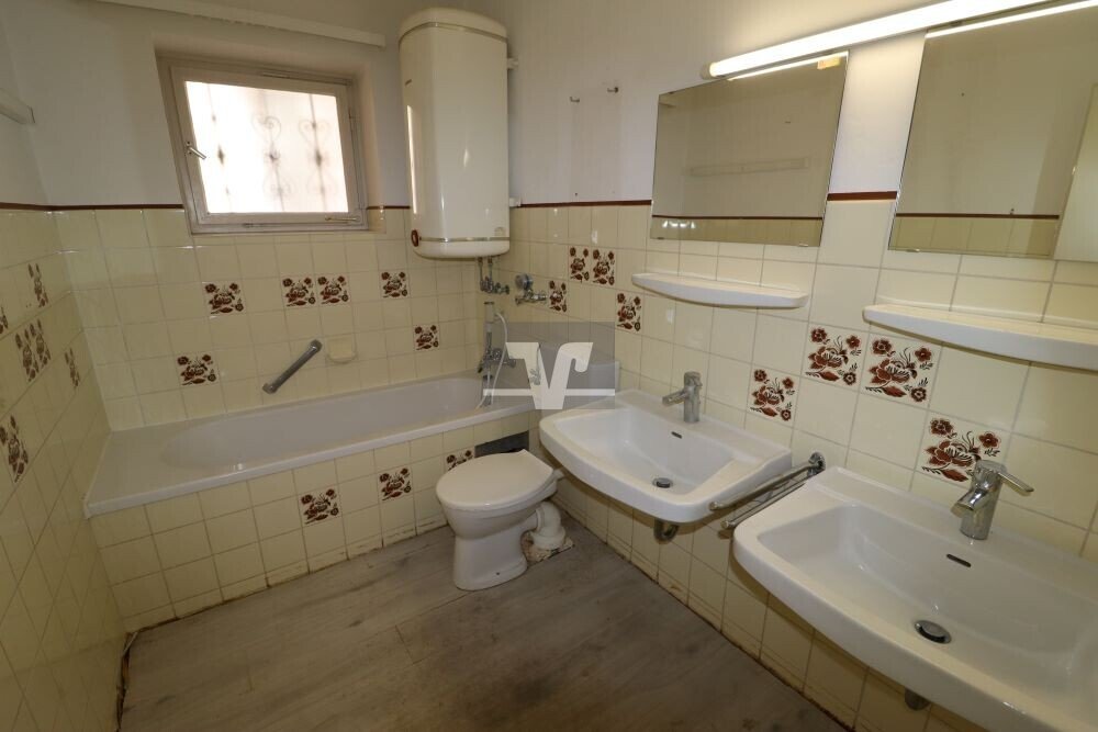 WE 11 — 4-Zimmer-Wohnung mit Garage, Ludwigshafen-Mundenheim — Badezimmer vor der Sanierung | Sanierung durch vivunt GmbH