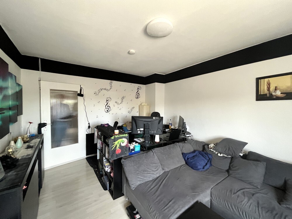 Wohnung Nr. 6 — vermietet im Bestand, Mannheim-Neckarau — Wohnbereich vor der Sanierung | Sanierung durch vivunt GmbH