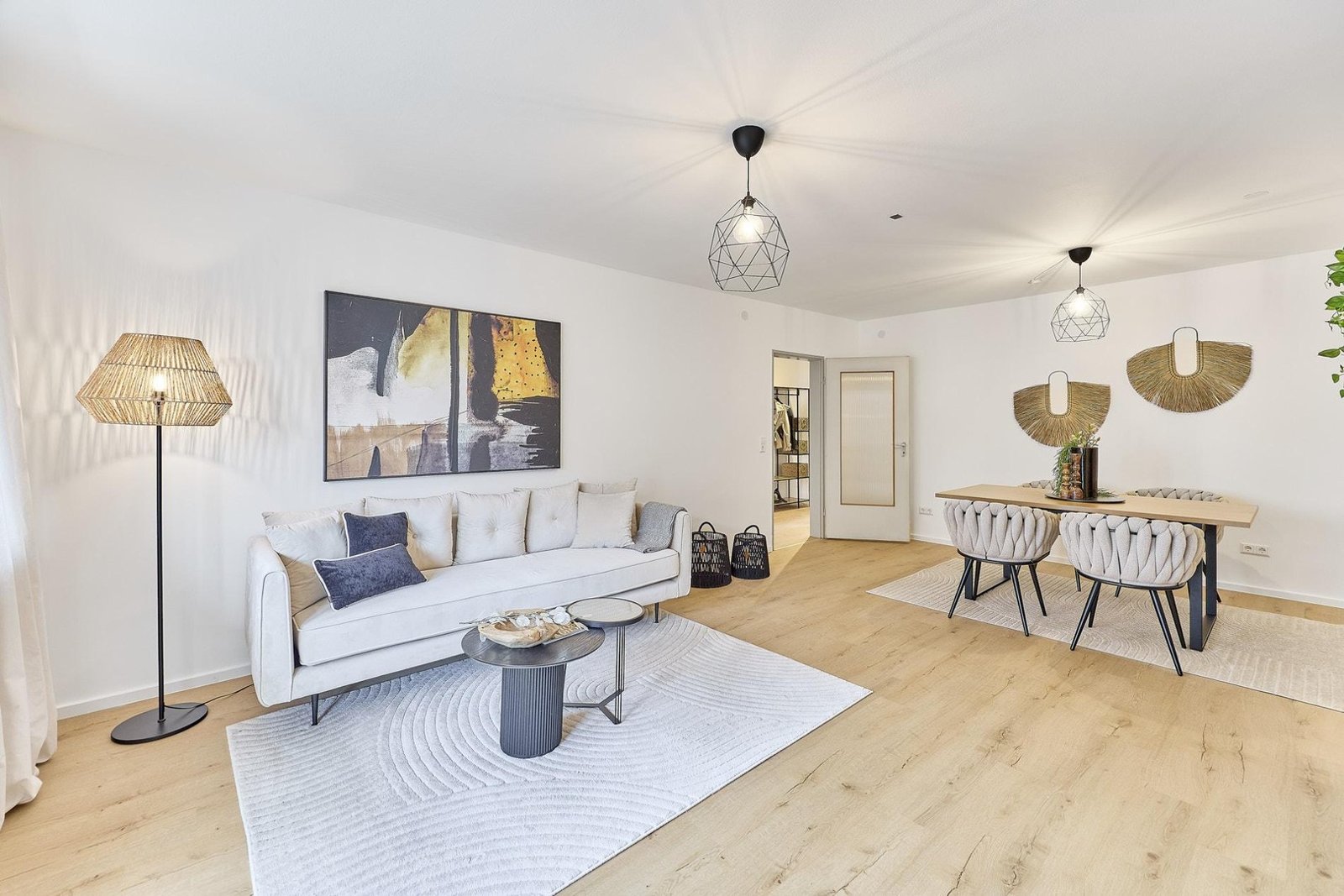 3-Zimmer-Wohnung mit zwei Balkonen, Mannheim-Rheinau — Wohnbereich nach der Sanierung | Sanierung durch vivunt GmbH