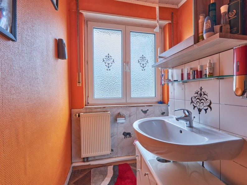 Nr. 31 — WE 009, 4. OG links, Ludwigshafen-Mundenheim — Badezimmer vor der Sanierung | Sanierung durch vivunt GmbH