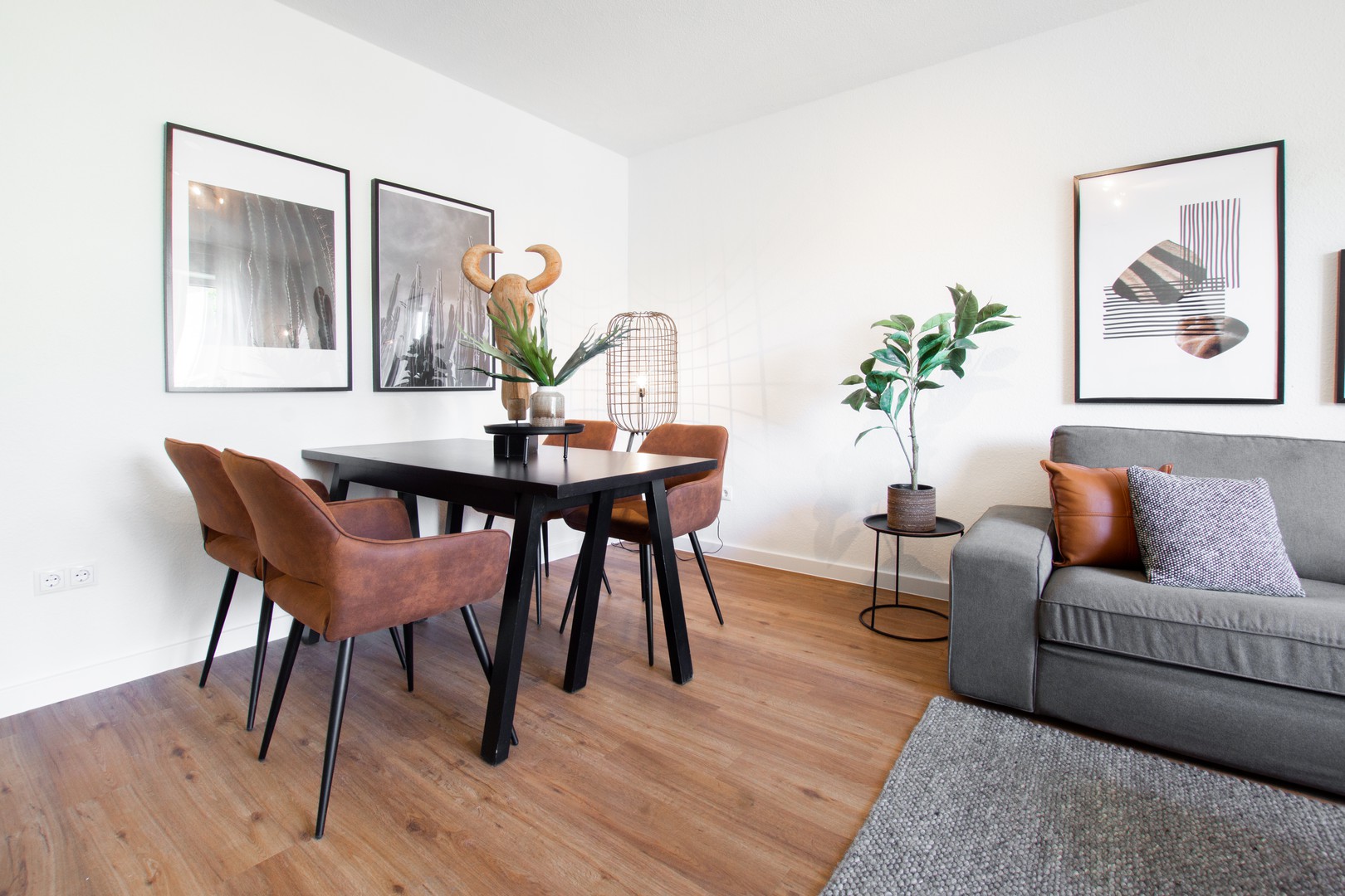 2-Zimmer-Wohnung mit Loggia und Mansardenzimmer, Ludwigshafen-Gartenstadt — Wohnbereich nach der Sanierung | Sanierung durch vivunt GmbH