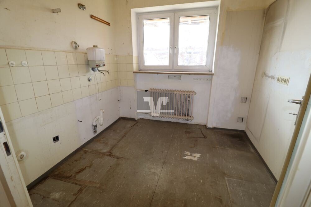 WE 19 — 3-Zimmer-Wohnung im 2. OG mit Garage, Ludwigshafen-Mundenheim — Küche vor der Sanierung | Sanierung durch vivunt GmbH