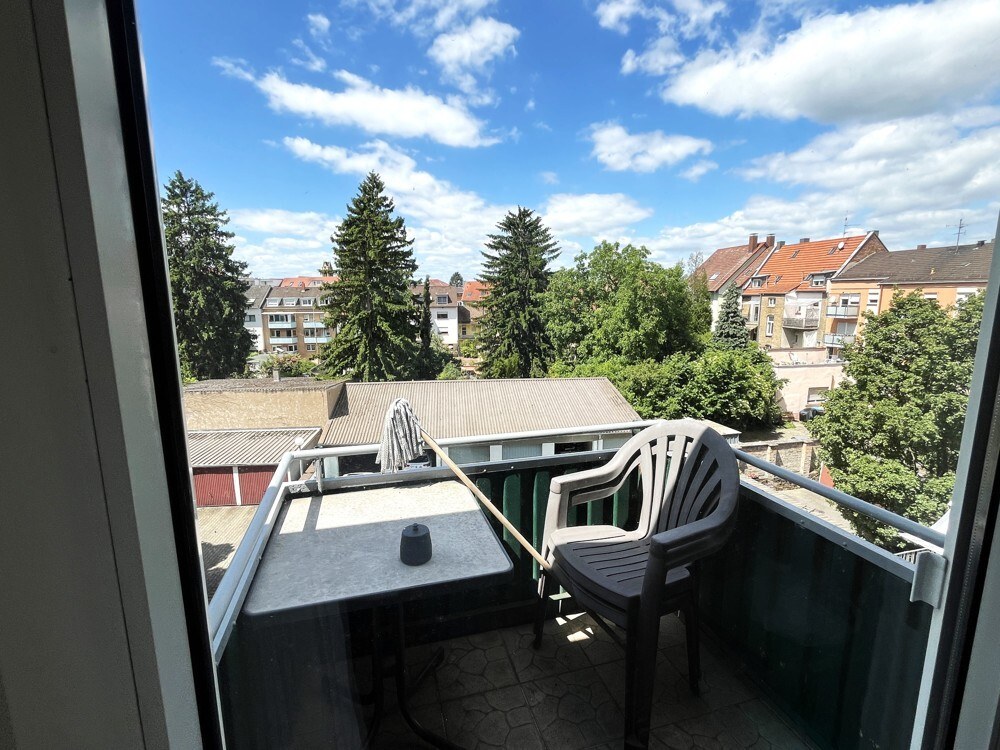 Wohnung Nr. 7 — saniert und verkauft, Mannheim-Neckarau — Loggia vor der Sanierung, Zustand im Ankauf