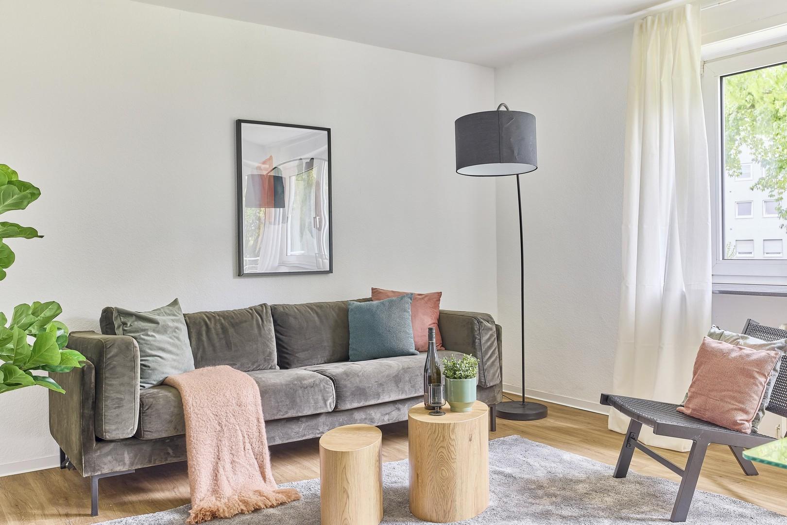 4-Zimmer-Wohnung mit überdachtem Balkon, Langen — Wohnbereich nach der Sanierung | Sanierung durch vivunt GmbH