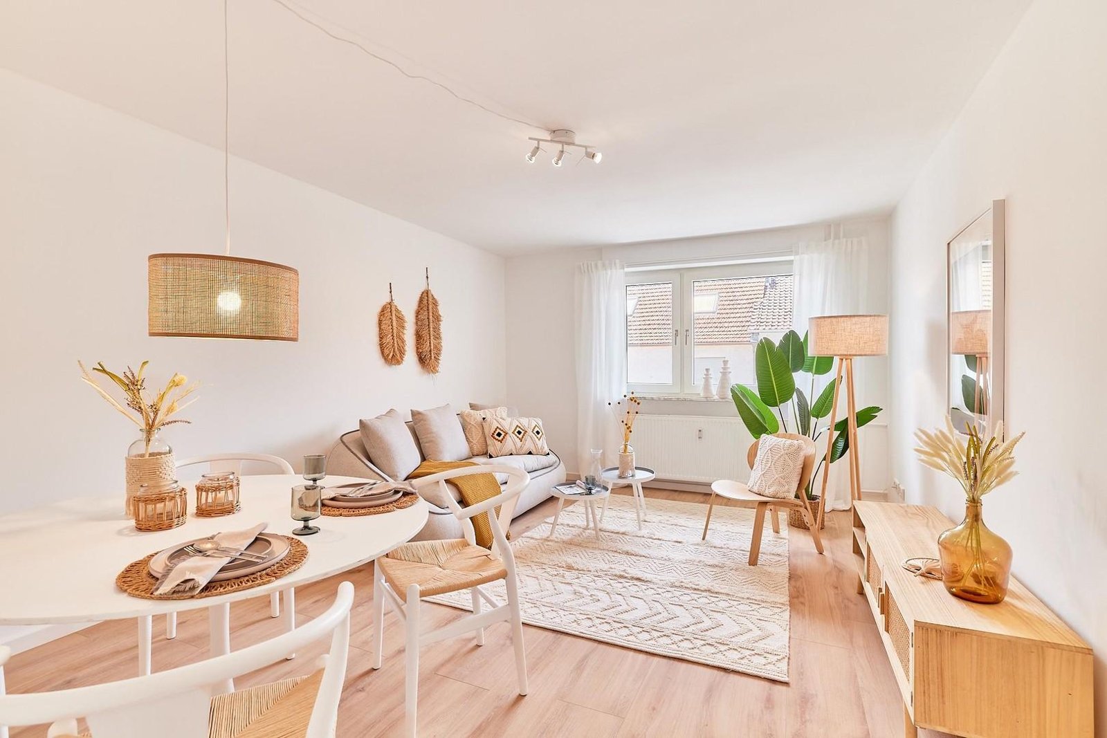 3-Zimmer-Wohnung in Rheinnähe, Mannheim-Lindenhof — Wohnbereich nach der Sanierung durch vivunt GmbH