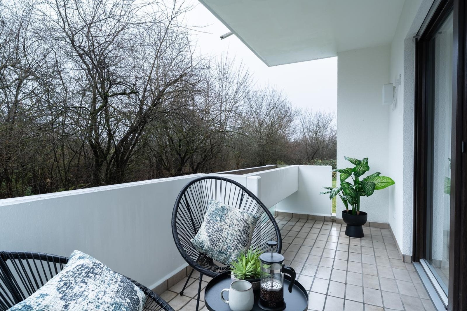 2-Zimmer-Erdgeschosswohnung mit großem Balkon, Saarbrücken-St. Arnual — Balkon nach der Sanierung durch vivunt GmbH