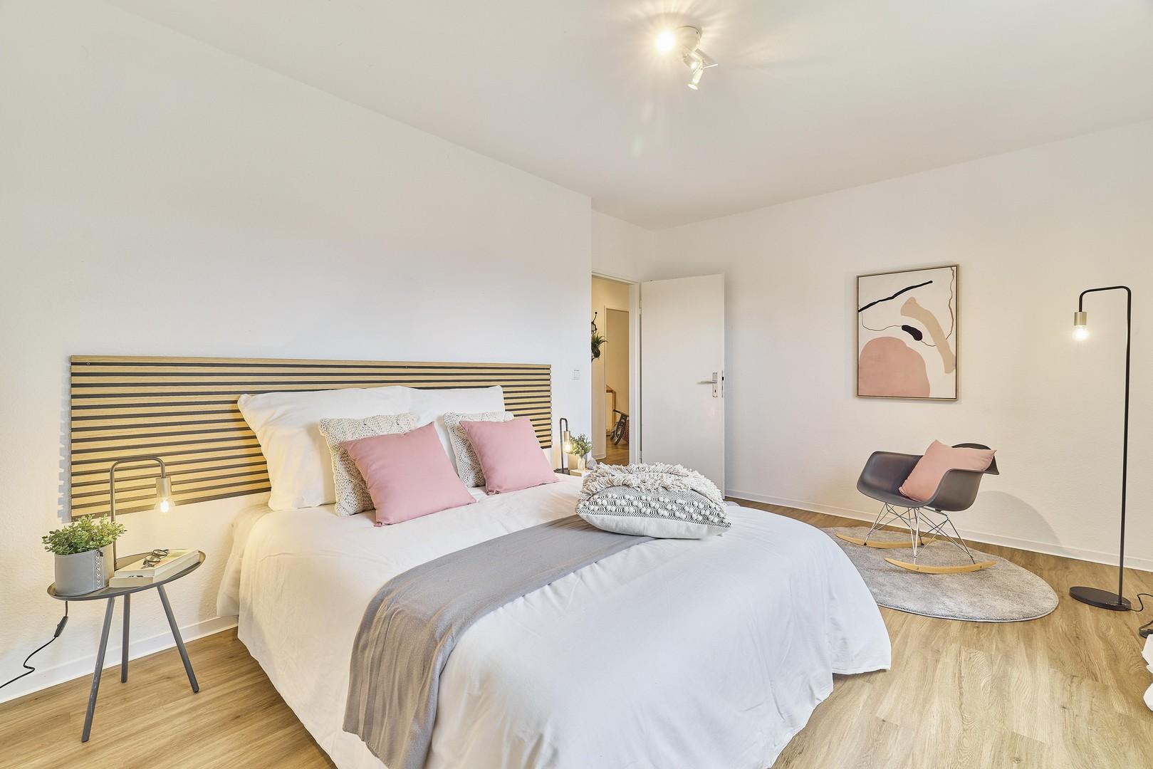 4-Zimmer-Wohnung mit überdachtem Balkon, Langen — Schlafzimmer nach der Sanierung | Sanierung durch vivunt GmbH