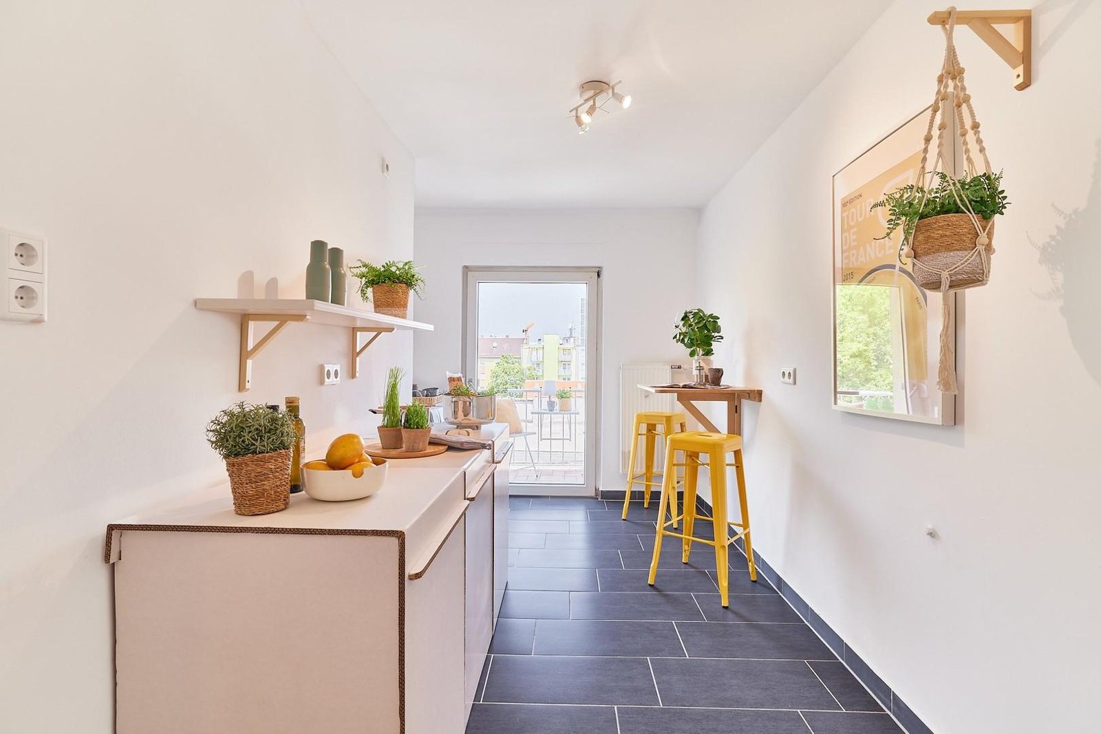 3-Zimmer-Wohnung in Rheinnähe, Mannheim-Lindenhof — Küche nach der Sanierung durch vivunt GmbH
