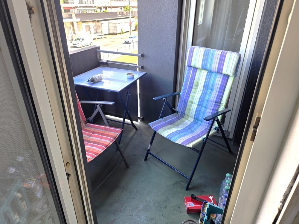 Wohnung Nr. 5 — vermietet im Bestand, Mannheim-Neckarau — Loggia vor der Sanierung | Sanierung durch vivunt GmbH
