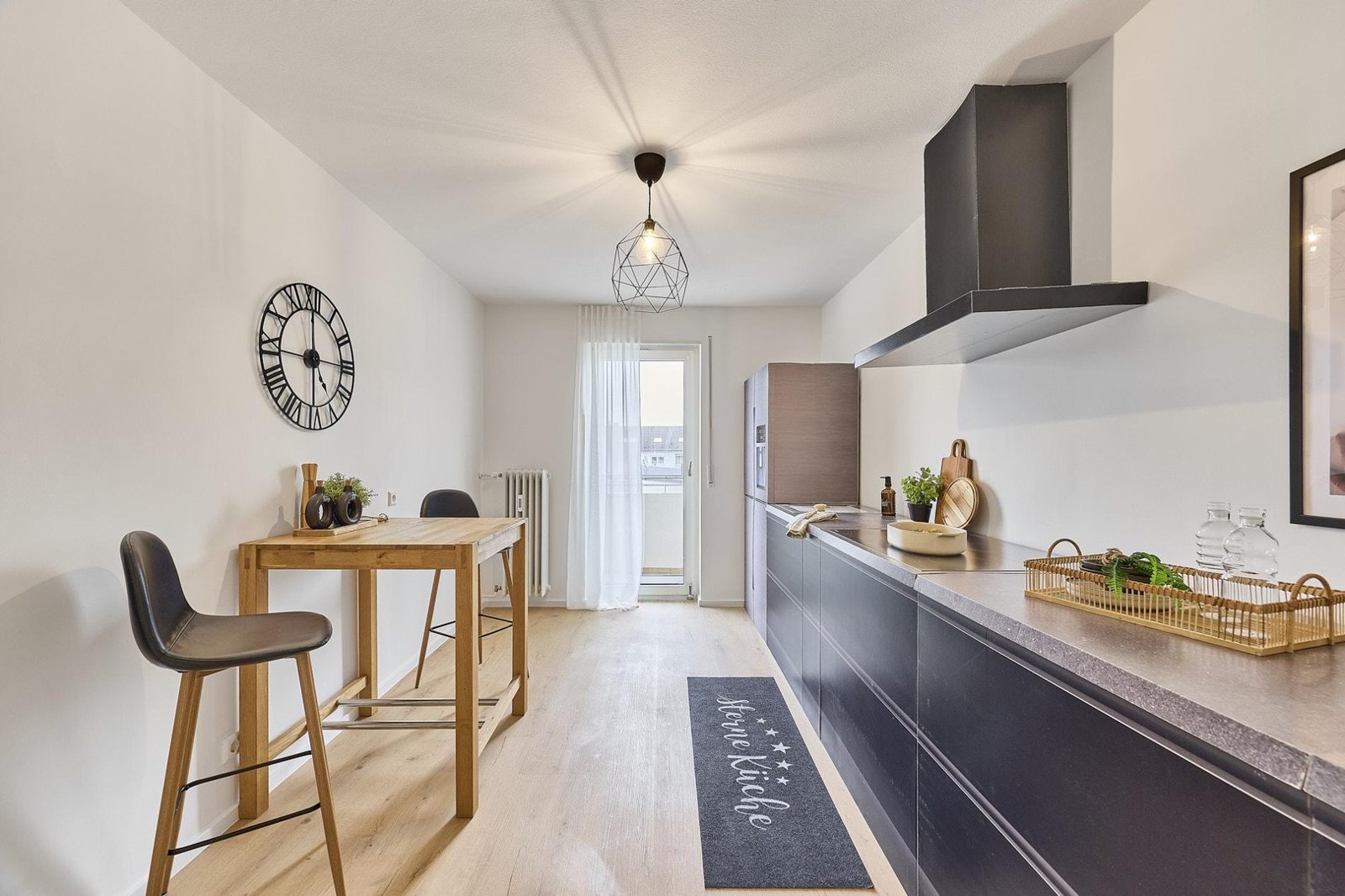 3-Zimmer-Wohnung mit zwei Balkonen, Mannheim-Rheinau — Küche nach der Sanierung | Sanierung durch vivunt GmbH