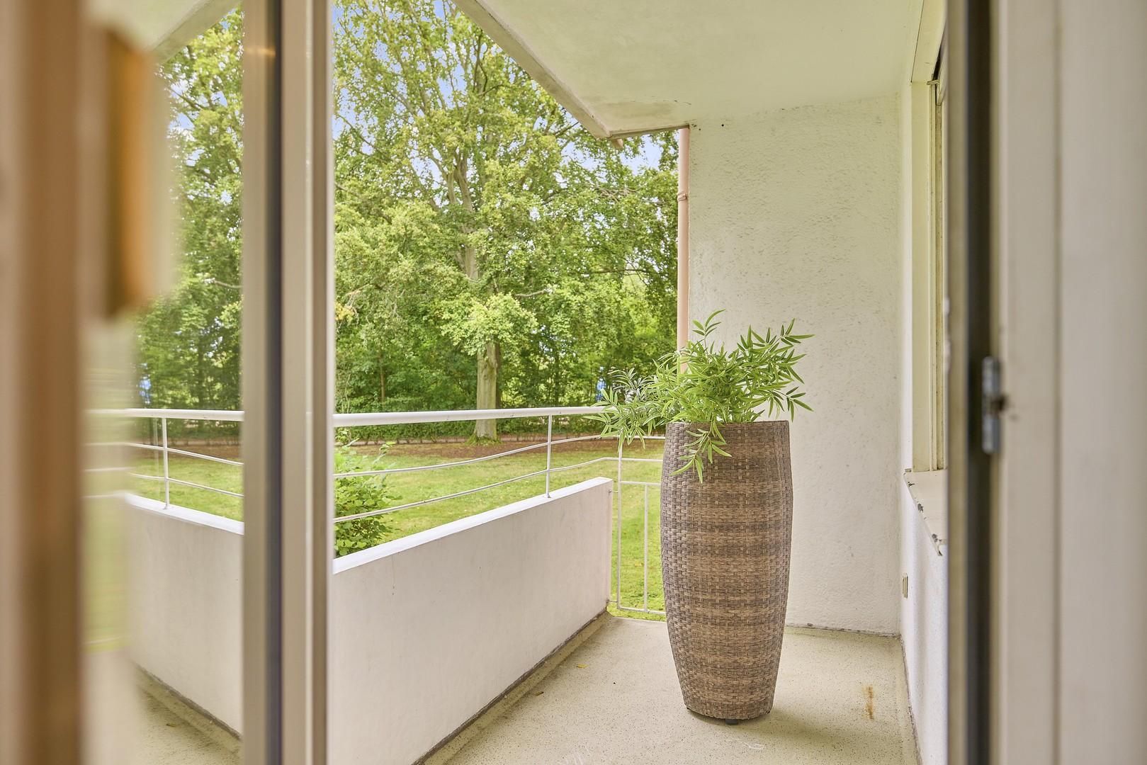 4-Zimmer-Wohnung mit überdachtem Balkon, Langen — Balkon nach der Sanierung | Sanierung durch vivunt GmbH
