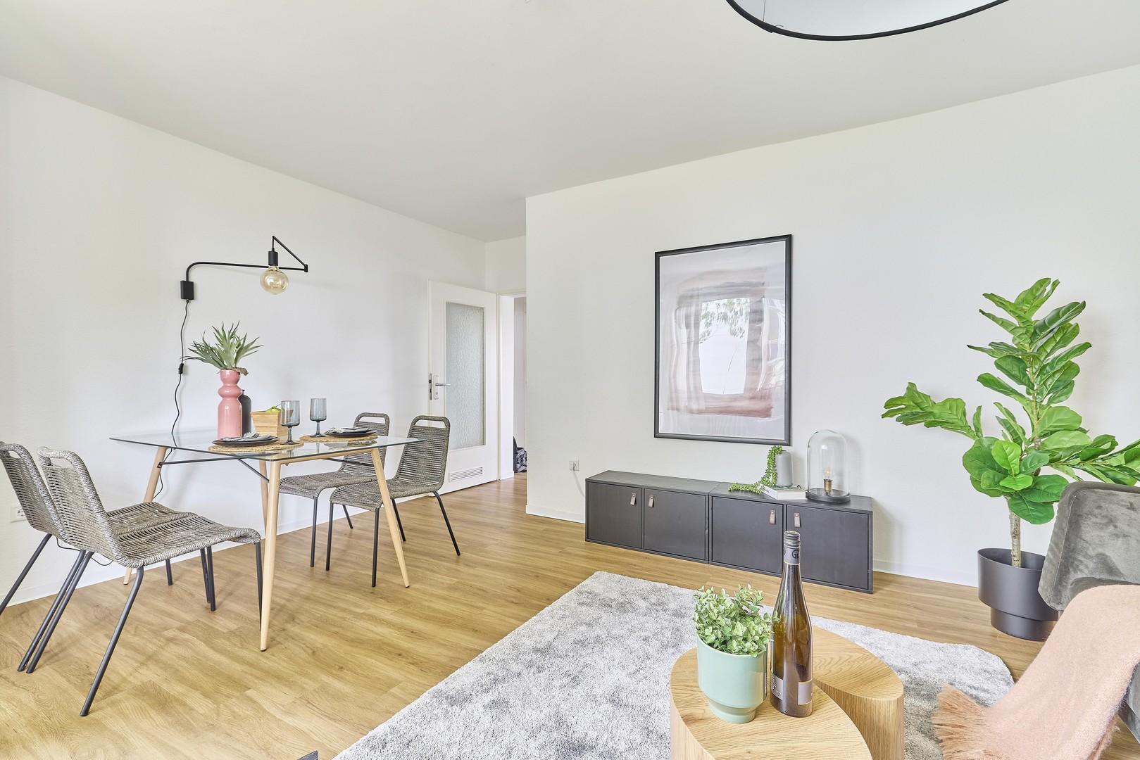 4-Zimmer-Wohnung mit überdachtem Balkon, Langen — Essbereich nach der Sanierung | Sanierung durch vivunt GmbH