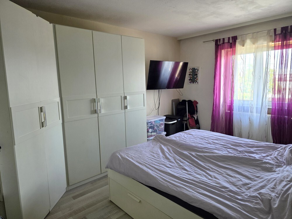 Wohnung Nr. 5 — vermietet im Bestand, Mannheim-Neckarau — Schlafzimmer vor der Sanierung | Sanierung durch vivunt GmbH