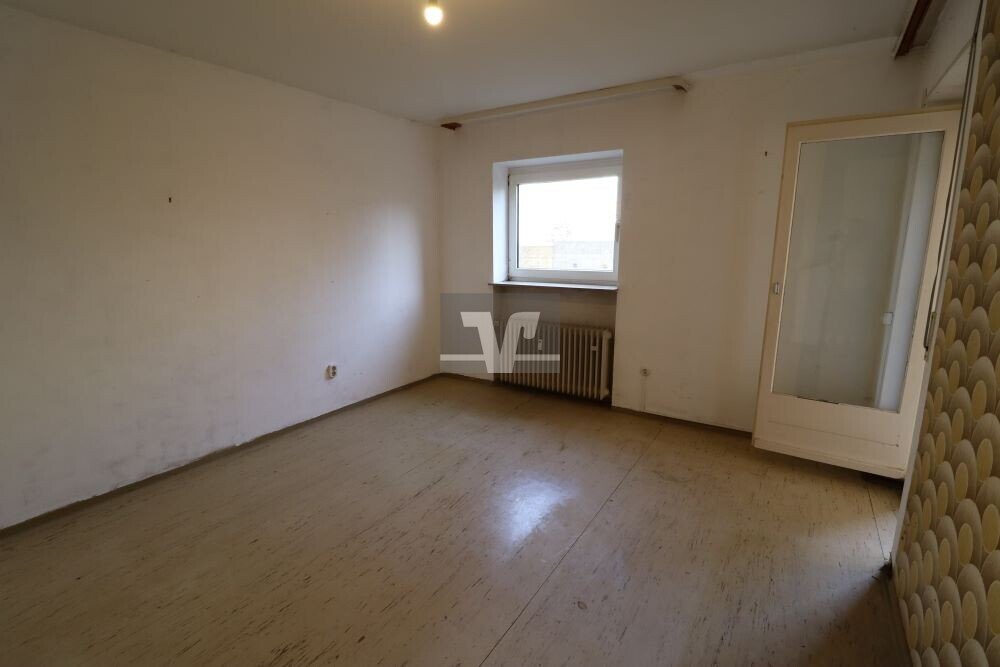 WE 11 — 4-Zimmer-Wohnung mit Garage, Ludwigshafen-Mundenheim — Weiteres Zimmer vor der Sanierung | Sanierung durch vivunt GmbH