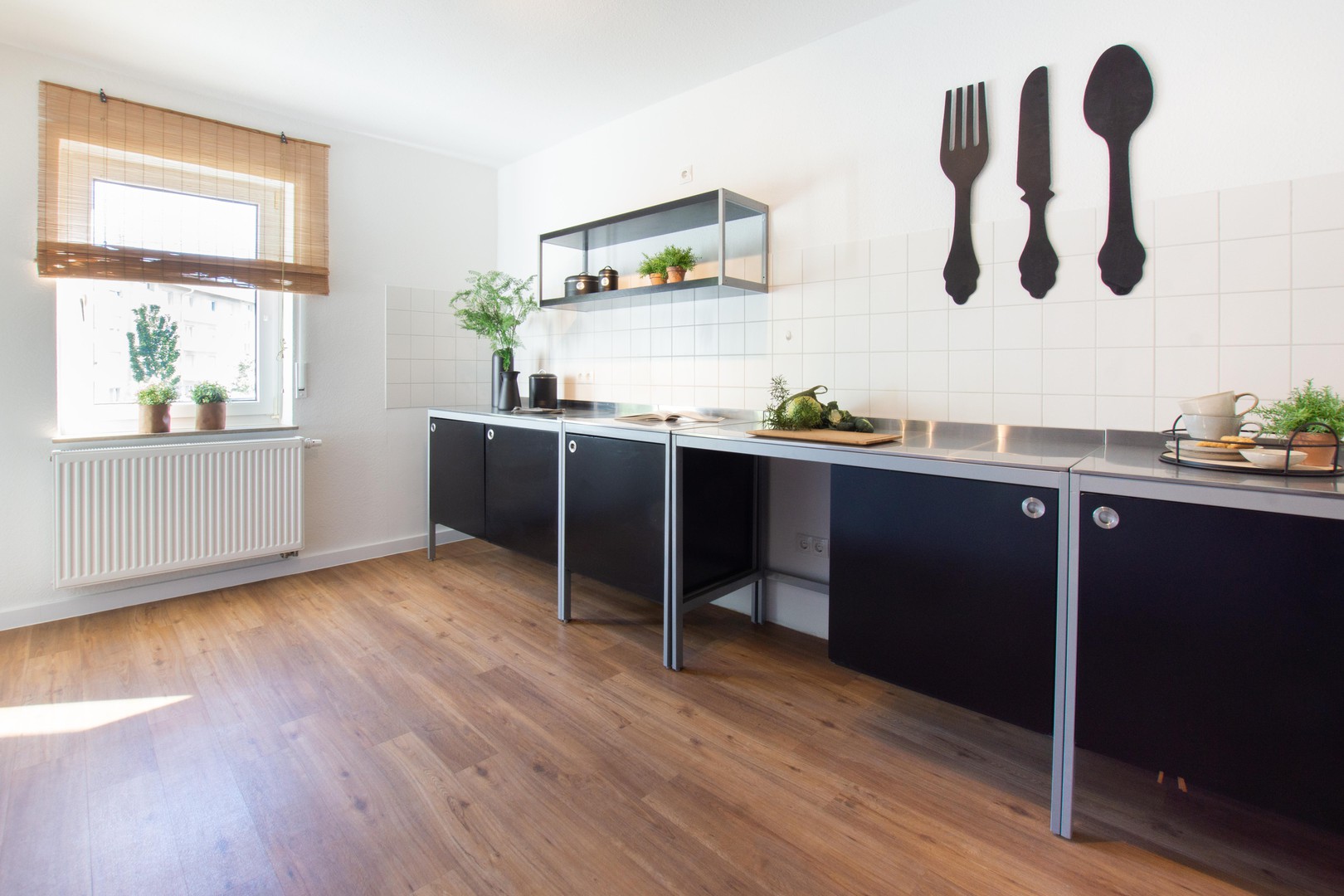 2-Zimmer-Wohnung mit Loggia und Mansardenzimmer, Ludwigshafen-Gartenstadt — Küche nach der Sanierung | Sanierung durch vivunt GmbH