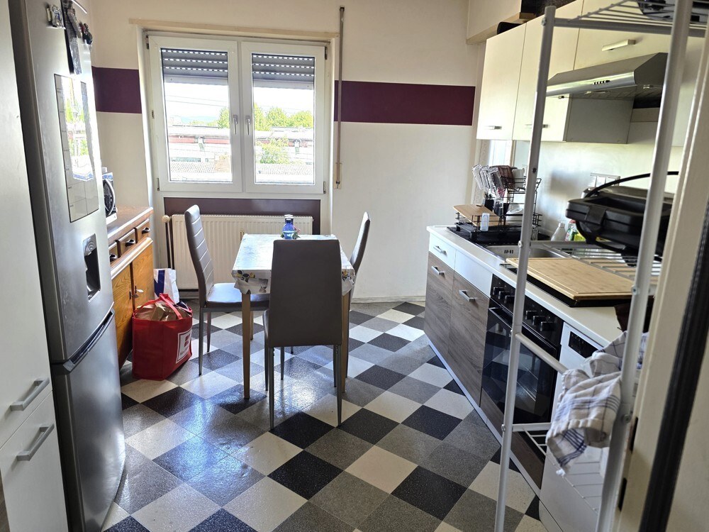 Wohnung Nr. 5 — vermietet im Bestand, Mannheim-Neckarau — Wohnküche vor der Sanierung | Sanierung durch vivunt GmbH