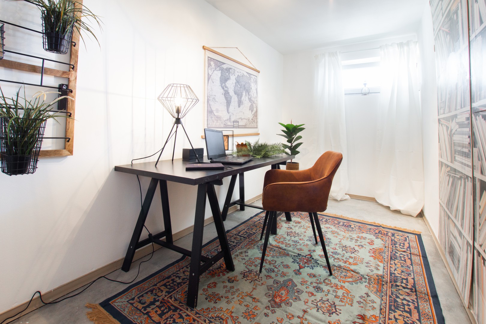 2-Zimmer-Wohnung mit Loggia und Mansardenzimmer, Ludwigshafen-Gartenstadt — Home-Office nach der Sanierung | Sanierung durch vivunt GmbH