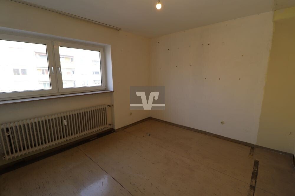 WE 19 — 3-Zimmer-Wohnung im 2. OG mit Garage, Ludwigshafen-Mundenheim — Zimmer vor der Sanierung | Sanierung durch vivunt GmbH