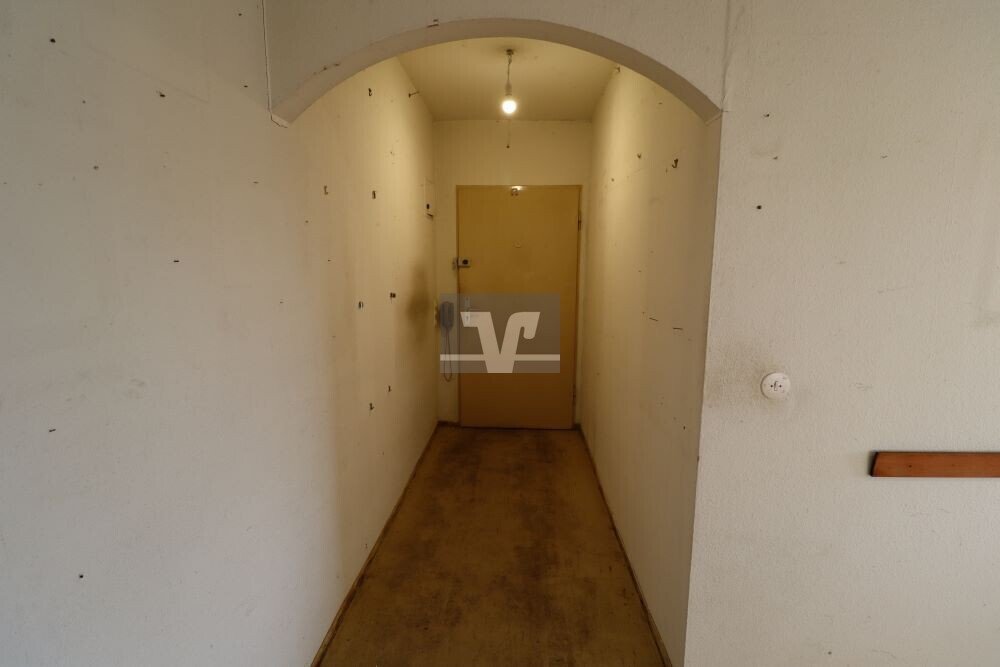WE 19 — 3-Zimmer-Wohnung im 2. OG mit Garage, Ludwigshafen-Mundenheim — Flur vor der Sanierung | Sanierung durch vivunt GmbH